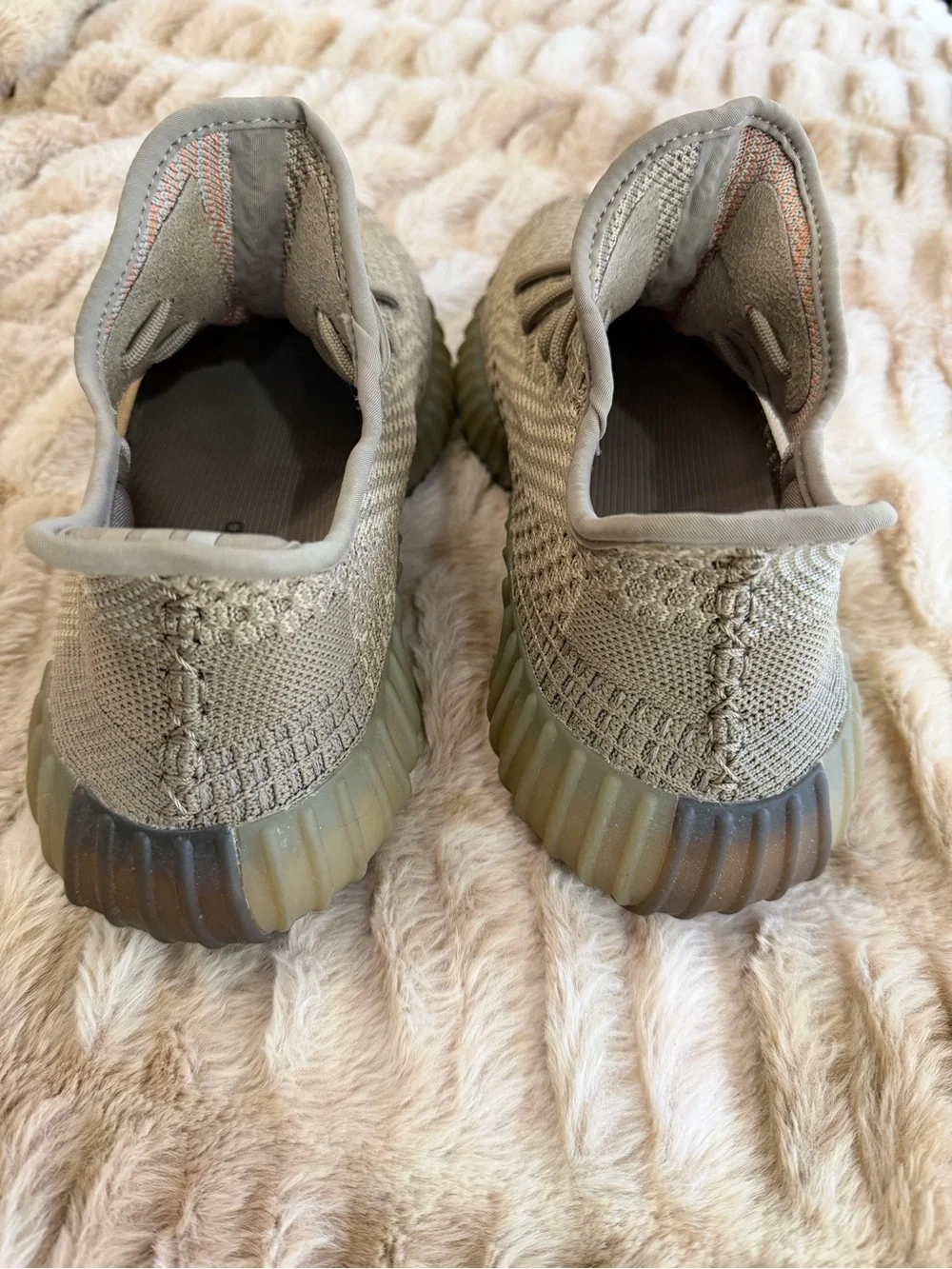 adidas Yeezy Boost 350 V2 
